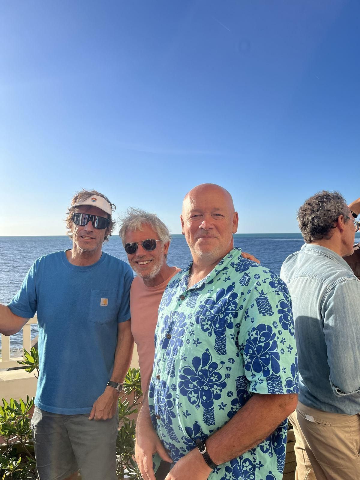 Antony Colas, Laurent Masurel et Maël Prud'homme face à l'océan